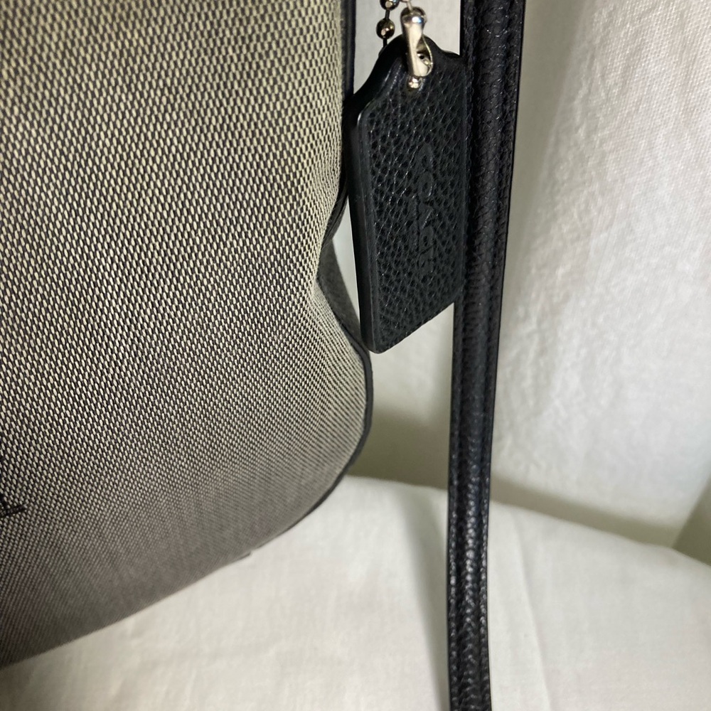 Coach Women's 69647 Stripes tote  Crossbody - Picture 7 of 8